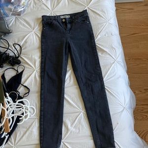 Topshop Jamie jeans in a W26. Skinny dark denim jeans